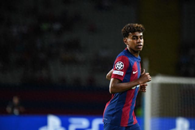 皇马本泽马梅开二度助球队获胜