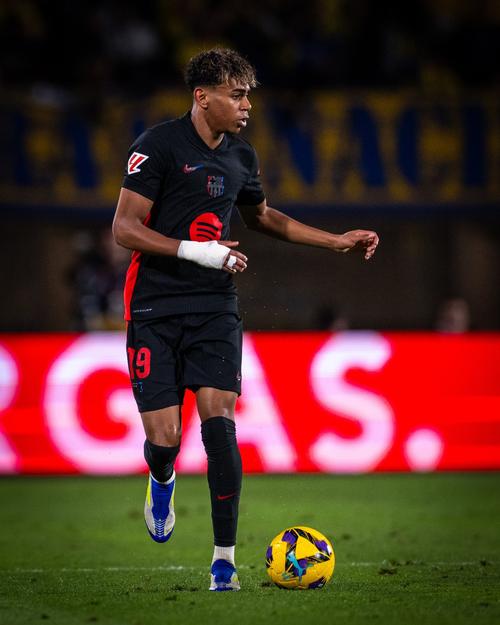 随着曼联1-1遭绝平，英超最新积分榜出炉：阿森纳一枝独秀