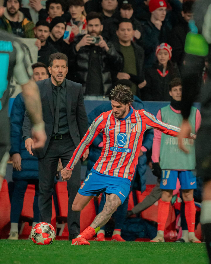 卡拉格：利物浦必须冬窗购买一名中后卫，队内储备已岌岌可危